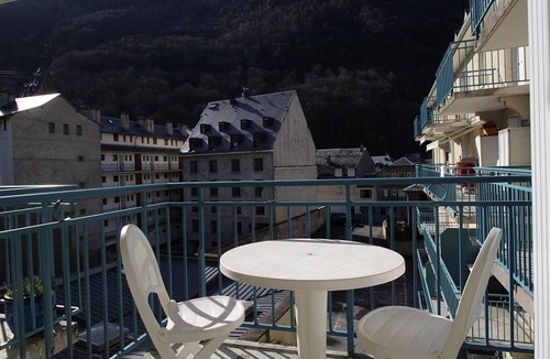 Bagneres-de-Luchon Apartment | Quiet Studio Cabin, Parking, Balcony, Pets Allowed - 4 Pers. in Bagnères-de-Luchon