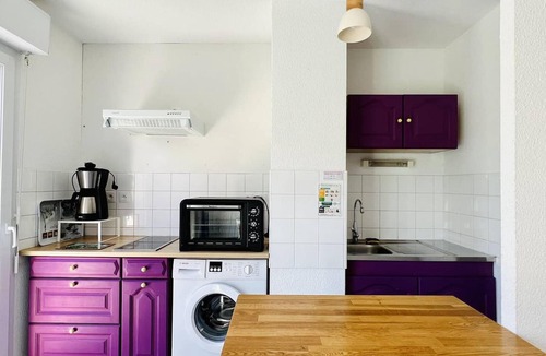 Cambo-les-Bains Apartment | Quiet T2 apartment in Cambo-les-Bains with Wi-Fi and parking