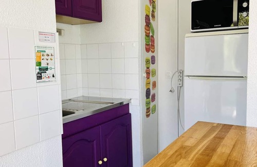 Cambo-les-Bains Apartment | Quiet T2 apartment in Cambo-les-Bains with Wi-Fi and parking