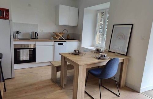Le Puy-en-Velay Apartment | Quiet two-bedroom apartment with a balcony and an unobstructed view