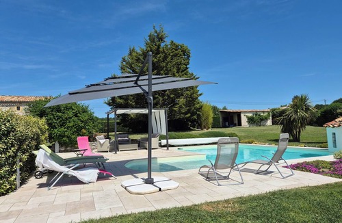 Lacaussade House | Quiet, unoverlooked country house with private saltwater pool