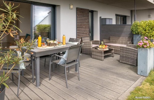 Port-Louis Apartment | RÉF 231 - PORT-LOUIS appartement type 2 pleine vue Petite Mer avec terrasse, parking et garage dans résidence récente