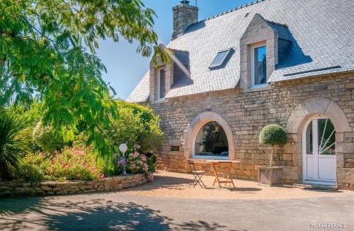 Kervignac House | RÉF 405 - KERVIGNAC gîte indépendant avec piscine privative dans longère partie de gauche sur propriété