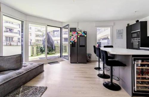 Petit-Colombes Bed & Breakfast | Résidence Abraham-Guest Room 1 LaDéfense U-Arena #Terasse #Fibre #View