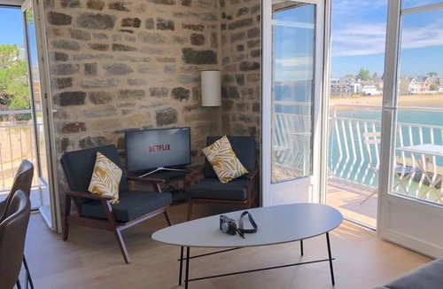 Kerroch Apartment | RARE! Stunning view on the sea from 3 balconies