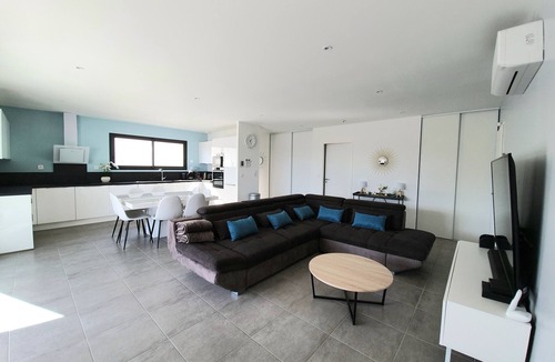 Serignan Villa | Recent comfortable villa : private heated swimming pool and close to the beaches