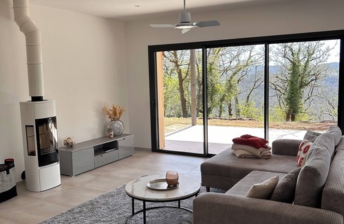 Saint-Jean-de-Laur House | Recent house surrounded by a natural park