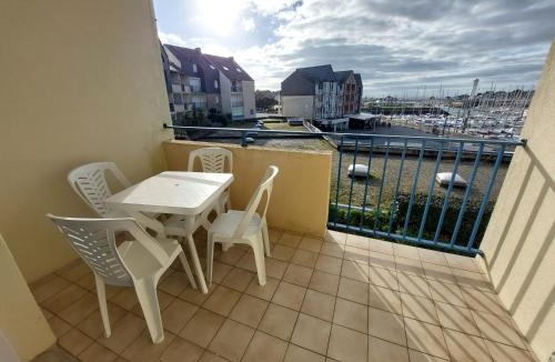 Arzon Apartment | REF 145 Studio pour trois personnes vue Port Crouesty
