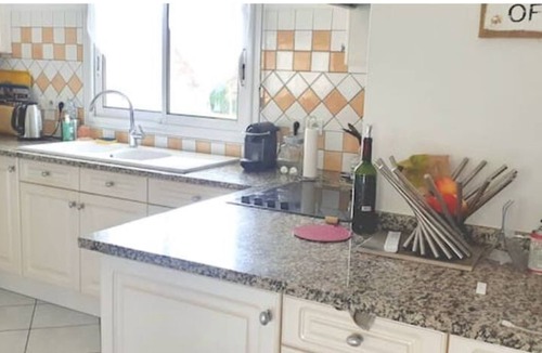 Leon Villa | Relaxation at Léon: large garden, swimming pool and jacuzzi