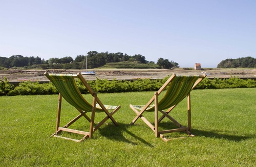 Penvenan House | Relaxing, Calm, Breathtaking Sea View 2 m from the water, Small Typical Breton Port