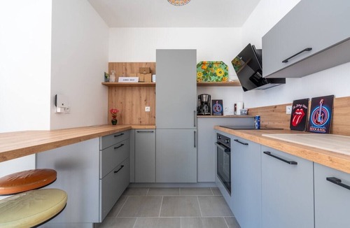 Besse-sur-Braye Apartment | Relive the Disco Era! Spacious Two-Bedroom Apartme