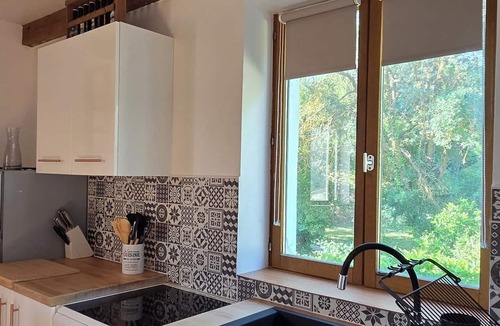 Roullens Apartment | Renovated Apartment 15 Minutes from the Medieval City