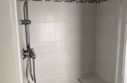 Irancy House | Renovated apartment in quiet wine-growing village. 15min from Auxerre.