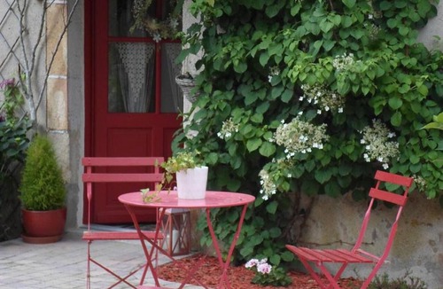 Deneuille-les-Mines Cottage | Renovated Barn with Garden Near Montluçon