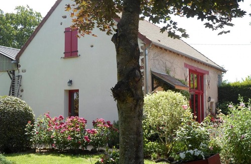 Deneuille-les-Mines Cottage | Renovated Barn with Garden Near Montluçon