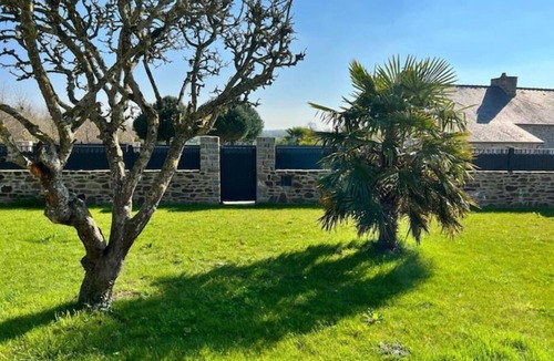 Ploubalay House | Renovated Breton farmhouse, sleeps 12 in Ploubalay