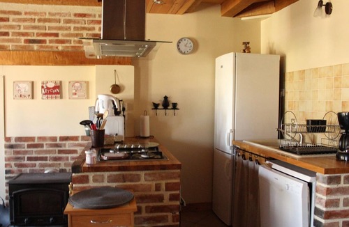 Barberier Cottage | Renovated cottage with terrace, pets allowed near St Pourçain