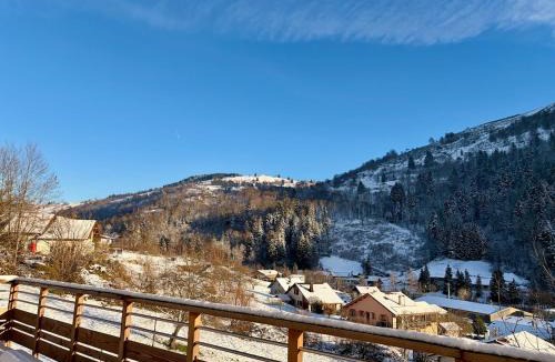 La Celle-sous-Gouzon Ski Chalet | Renovated farm 8 people - Spa, sauna, fireplace