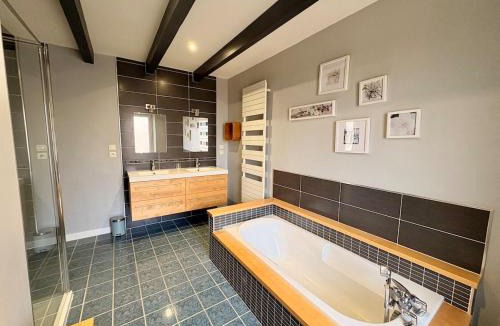 La Celle-sous-Gouzon Ski Chalet | Renovated farm 8 people - Spa, sauna, fireplace