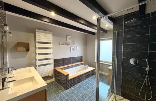 La Celle-sous-Gouzon Ski Chalet | Renovated farm 8 people - Spa, sauna, fireplace