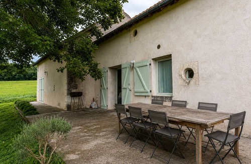 Palluau-sur-Indre Cottage | Renovated farm in peaceful setting with internet and large outdoor area