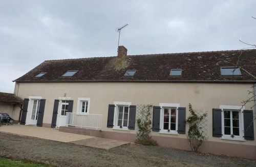 Vallon-sur-Gee Cottage | Renovated farmhouse with terrace, internet, and garage near Vallon-sur-Gée