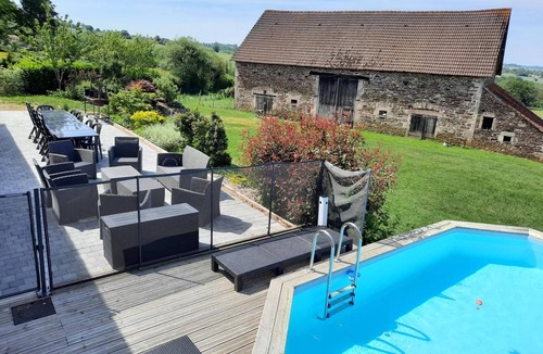 Echassieres Cottage | Renovated farmhouse with private pool and pets allowed