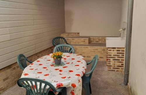 Ferrieres-sur-Sichon Cottage | Renovated stone house with patio in Ferrières-sur-Sichon