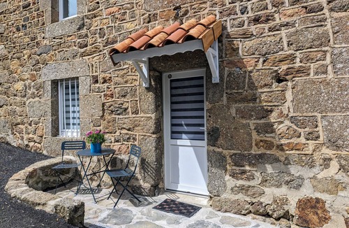 Saint-Prejet-d'Allier Cottage | Renovated farmhouse with private garden, wood stove and terrace