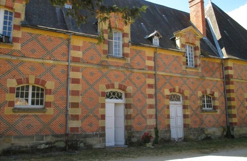 Trevol Cottage | Renovated gîte at Château d'Avrilly, 3 bedrooms, pets allowed, wifi in Trévol