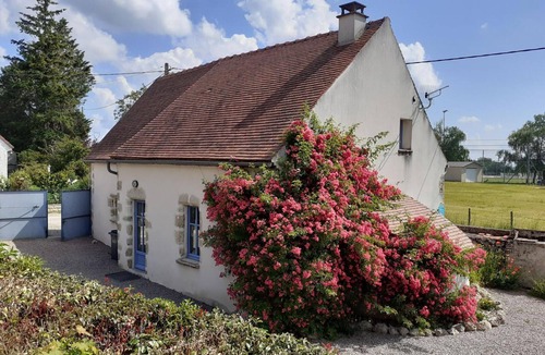 Louchy-Montfand Cottage | Renovated harvest house with WIFI and pets allowed