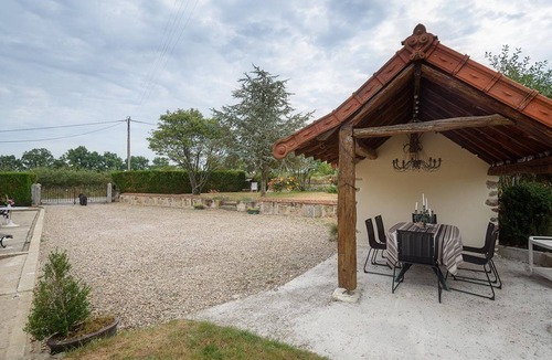 Franchesse Cottage | Renovated house with enclosed garden and pets allowed