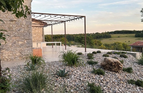 Le Montat House | Renovated house with swimming pool on 2ha in the Quercy, Pets welcome!