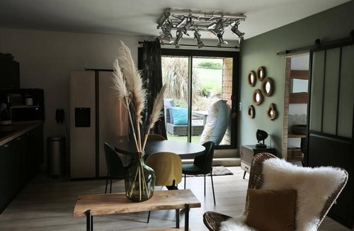 Cognat-Lyonne Cottage | Renovated Loft with Private Pool & Spa - Peaceful Retreat in Auvergne