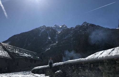 Monetier-les-Bains Ski Chalet | REOPENING AFTER RENOVATION Chalet sleeps 8, large garden. Serre chevalier