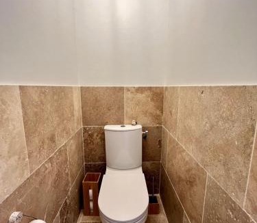 Bourgoin-Jallieu Apartment | Repos Cosy à Bourgoin avec Parking privatif