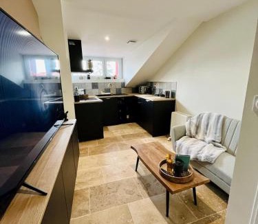 Bourgoin-Jallieu Apartment | Repos Cosy à Bourgoin avec Parking privatif