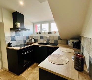 Bourgoin-Jallieu Apartment | Repos Cosy à Bourgoin avec Parking privatif