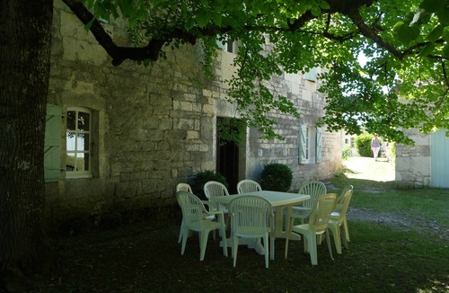 Valprionde Cottage | Rest & tranquility for 9 or 13 people