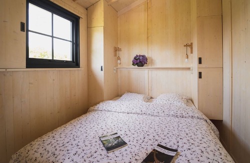 Ploemel House | Restful Bungalow in Ploemel with Shared Sauna