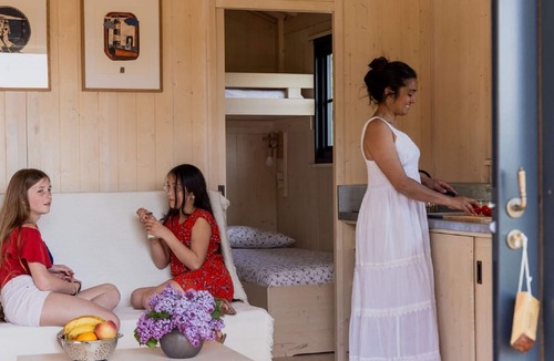 Ploemel House | Restful Bungalow in Ploemel with Shared Sauna