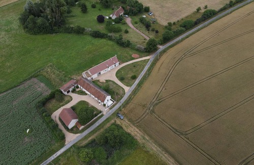 Semblecay Cottage | Restored farmhouse near Loire Castles with Wi-Fi and secure parking