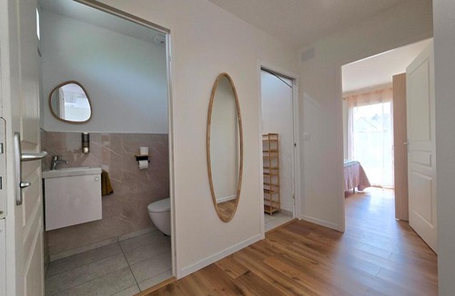 Digosville Apartment | Rez-de-chaussée complet dans une maison contemporaine
