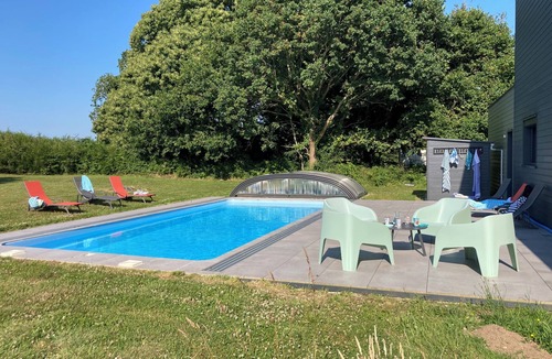 Riantec Villa | Riantec, modern house, 4 bedrooms, land 2500 m², heated and covered swimming pool 9x4