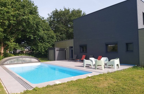 Riantec Villa | Riantec, modern house, 4 bedrooms, land 2500 m², heated and covered swimming pool 9x4