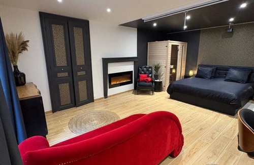 Argenton-sur-Creuse Apartment | Rien Que Pour Nous – Spa privé, sauna & vidéoprojecteur