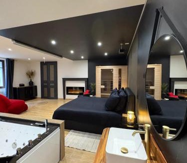 Argenton-sur-Creuse Apartment | Rien Que Pour Nous Spa privé sauna & vidéoprojecteur