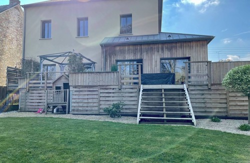 Vitre House | Riverside House with Jacuzzi