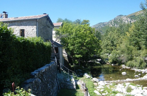 La Souche House | Riverside Retreat in La Souche