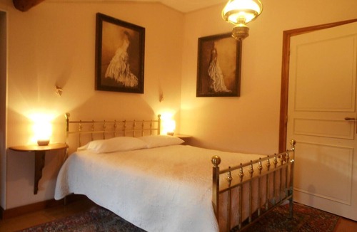 Polignac Bed & Breakfast | “Romance” Guest Room with Shared Terrace, Garden, and Wi-Fi